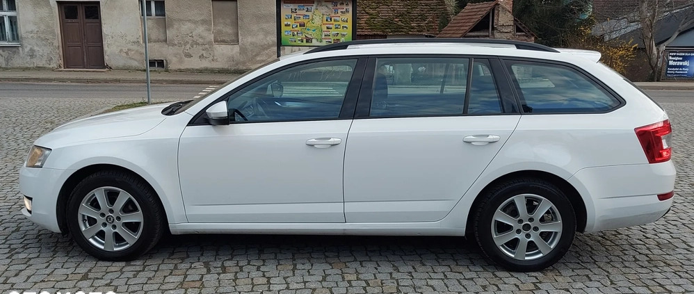 Skoda Octavia cena 29900 przebieg: 220000, rok produkcji 2016 z Myślenice małe 232